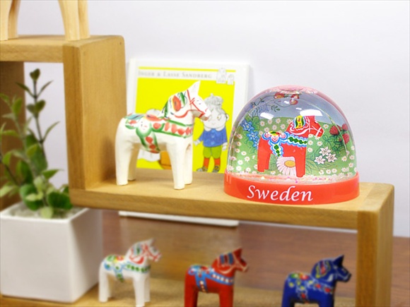 Nordic Souvenir / ノルディックスーベニア 北欧雑貨 ダーラナホースのウォータードーム/スウェーデン スノードーム 拡大写真