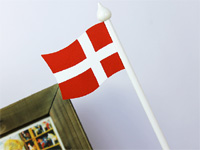 Larssons Tra（ラッセントレー）北欧インテリア雑貨 デンマーク国旗ウッドスタンド　Lサイズ